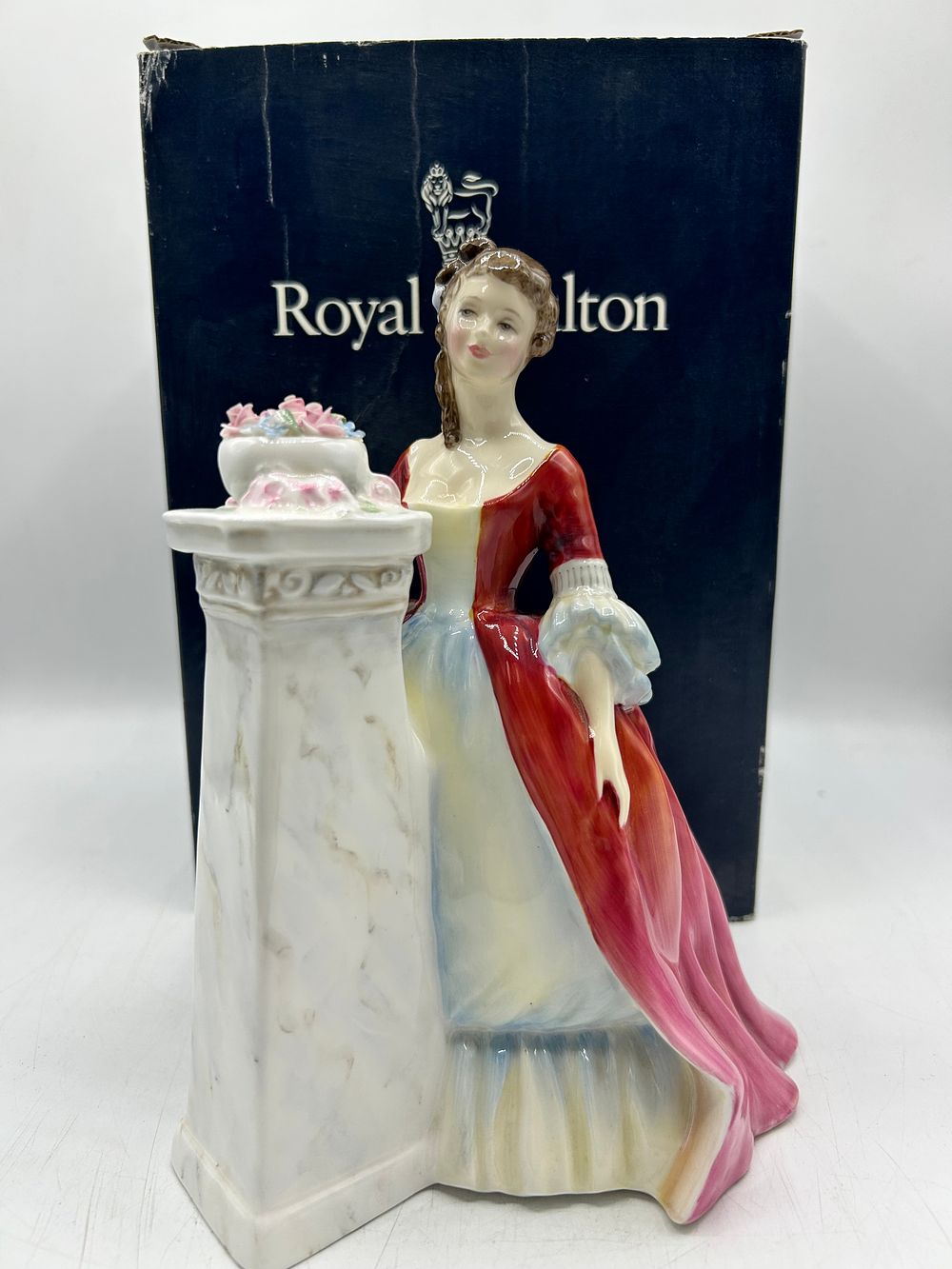 Lot 869: Royal Doulton Bone China Figurine Rendezvous HN 2212, 1961