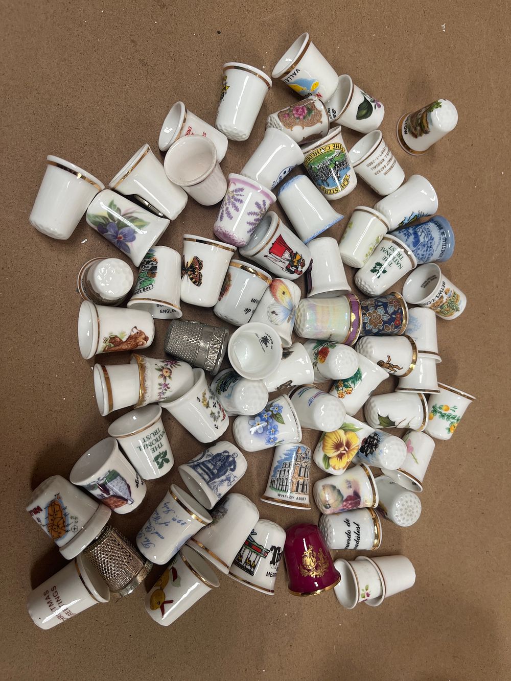 Lot 877: A Collection of Ceramic and Metal Souvenir and Commemorative Thimbles