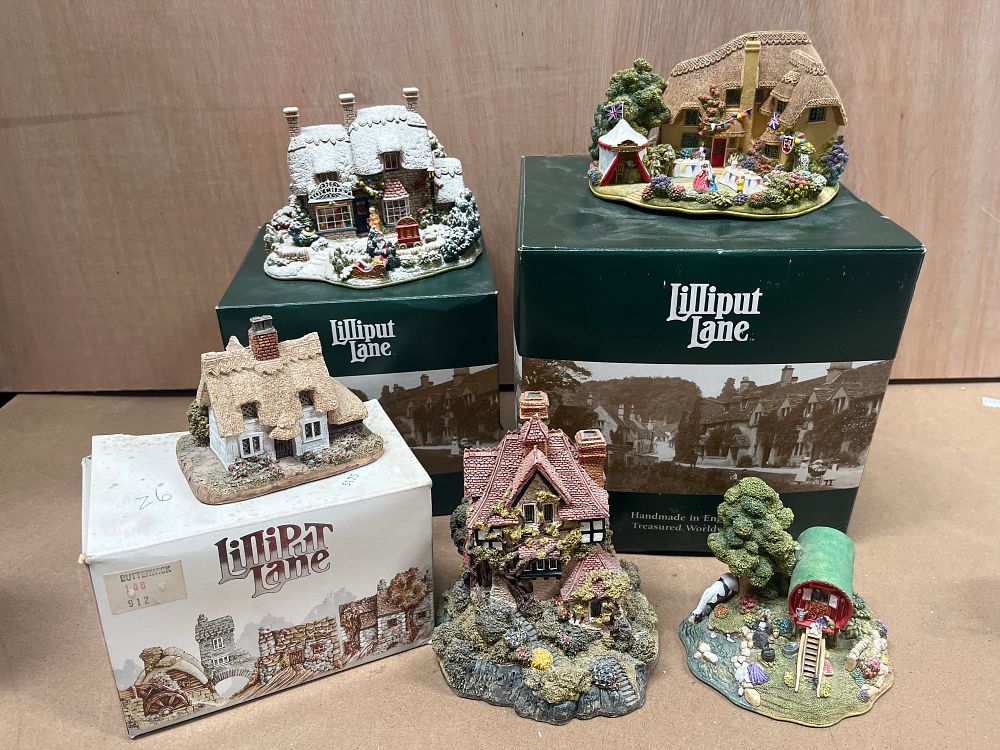 Lot 878: Lilliput Lane Amorphite Miniature Architectural Models with Boxes