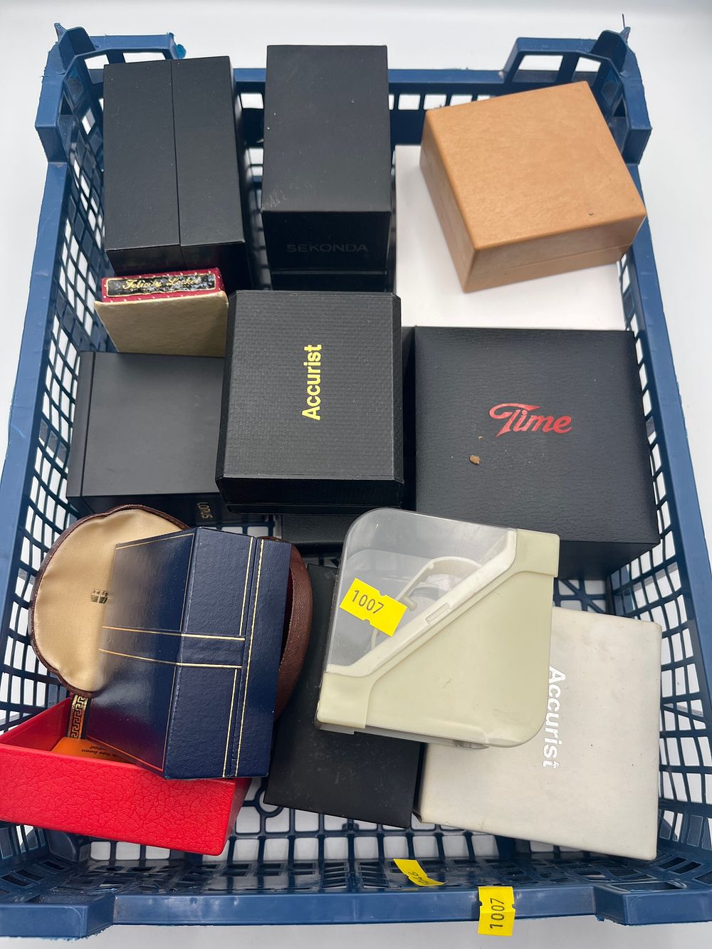 Lot 884: A Collection of Accurist, Sekonda, Lorus and Time Watch Presentation Boxes