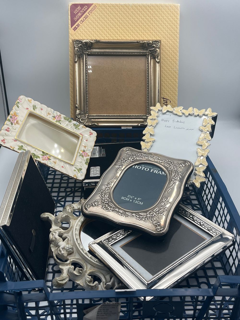 Lot 886: A Collection of Mixed Material Decorative Picture Frames