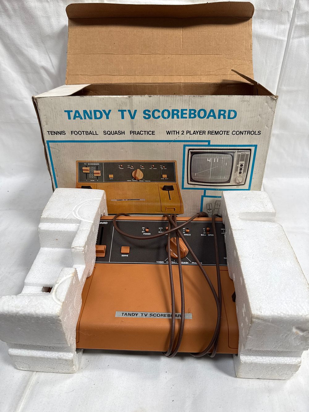 Lot 916: Tandy TV Scoreboard Home Video Game Console with Original Box