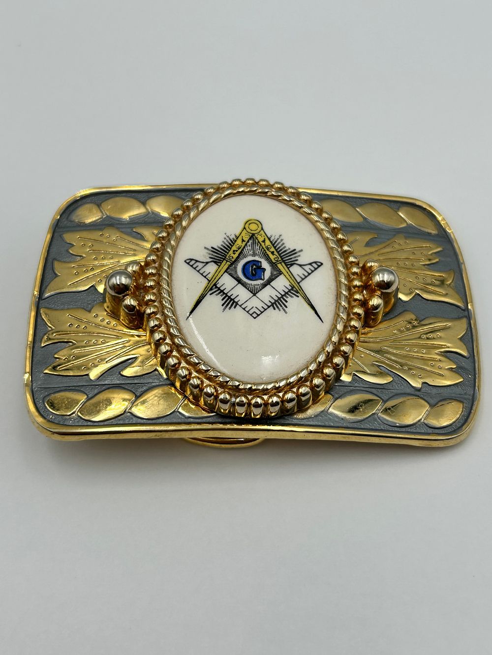 Lot 925: Vintage Gilt-Metal Effect and Ceramic? Masonic Belt Buckle