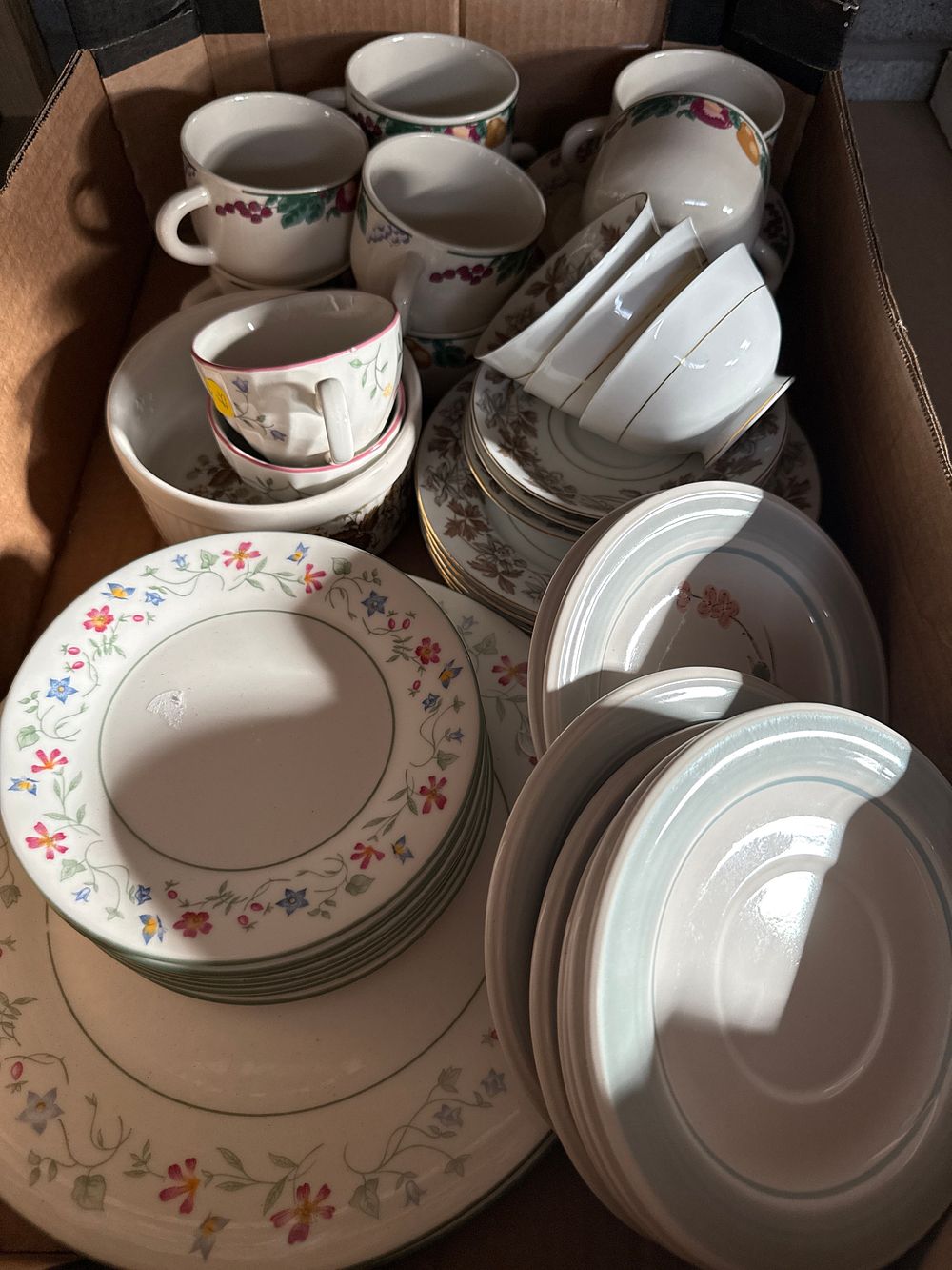 Lot 941: A Collection of Royal Doulton and Noritake Ceramic Tableware