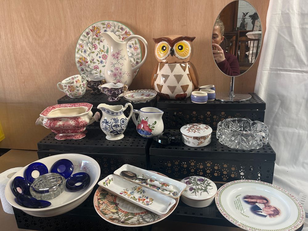 Lot 951: A Collection of Decorative Earthenware and Crystal Commemorative Wares