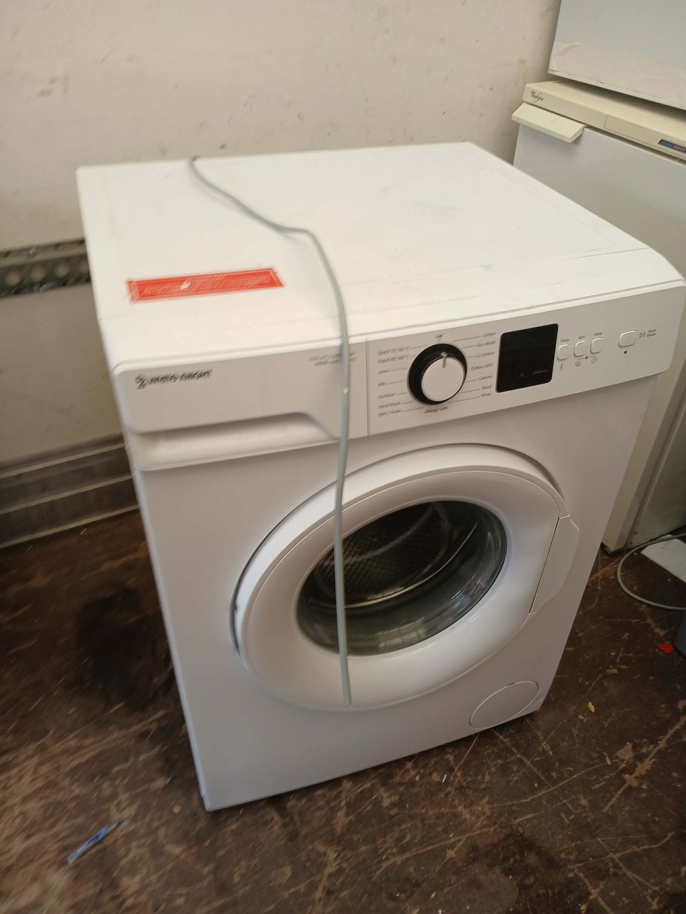 Lot 975: White Knight White Finished 7kg Front Loading Washing Machine, WK-ST714W-E81