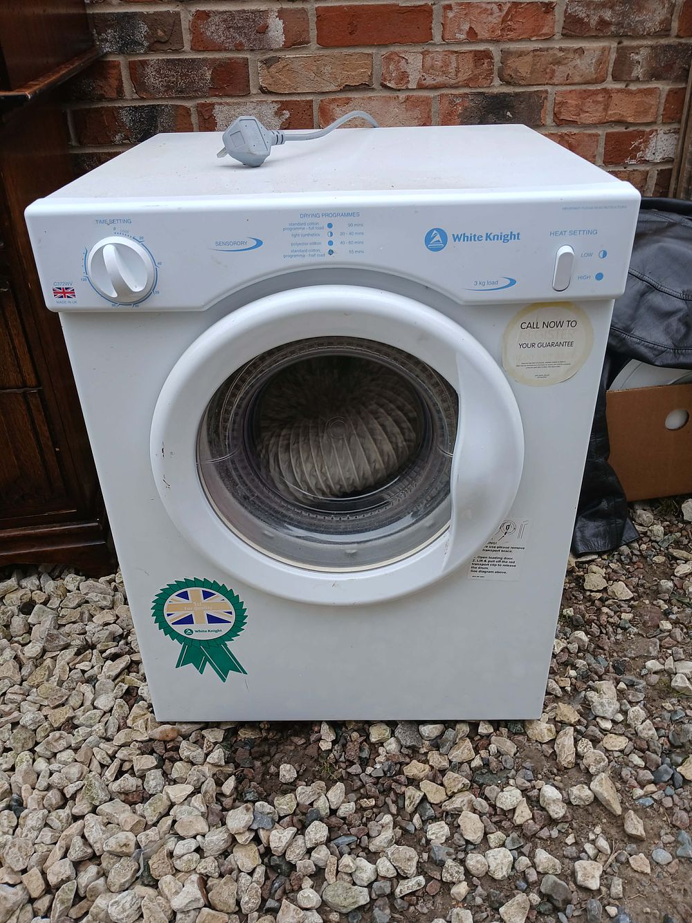 Lot 976: White Knight C372WV 3kg Compact Vented Tumble Dryer