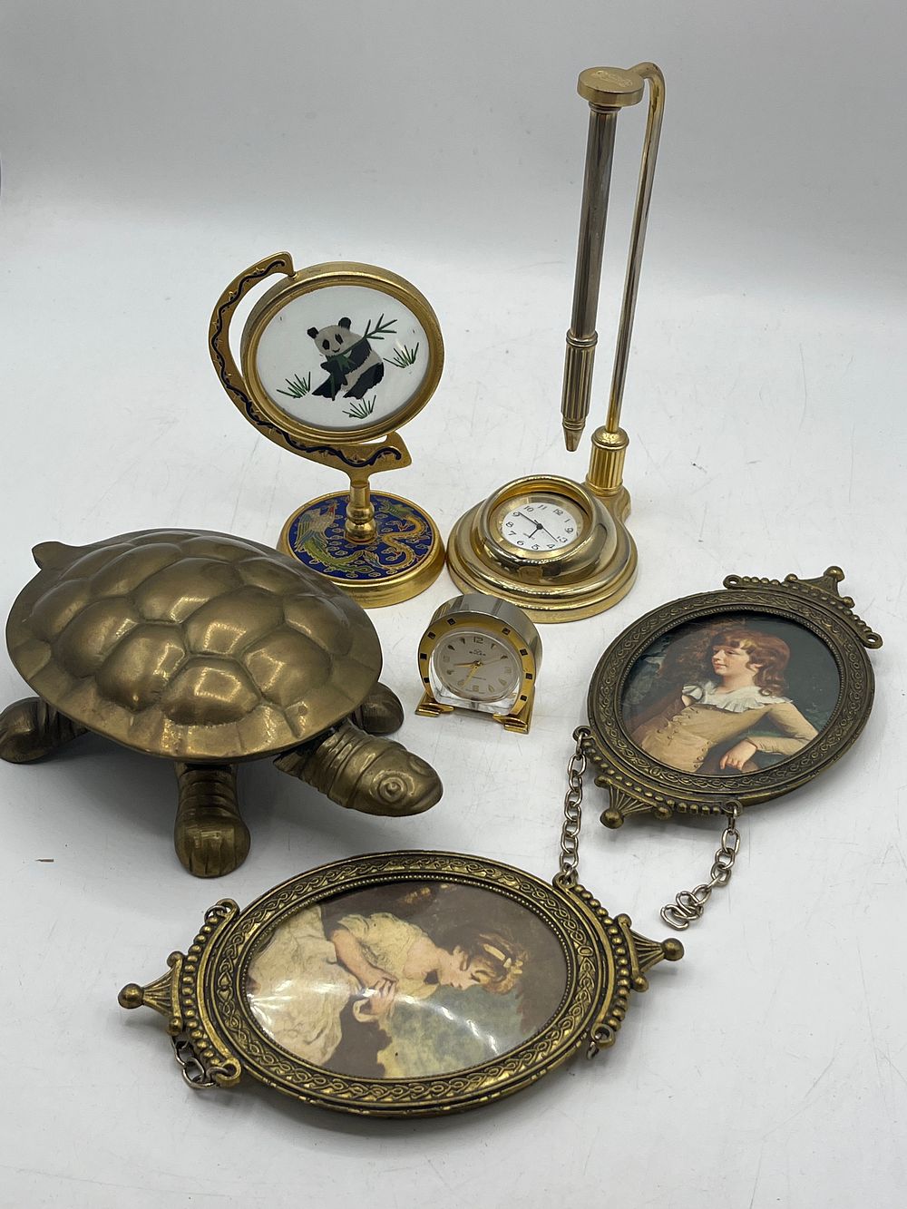 Lot 906: A Collection of Vintage Gilt-Metal Effect Desk Clocks, Picture Frames, and Ornaments