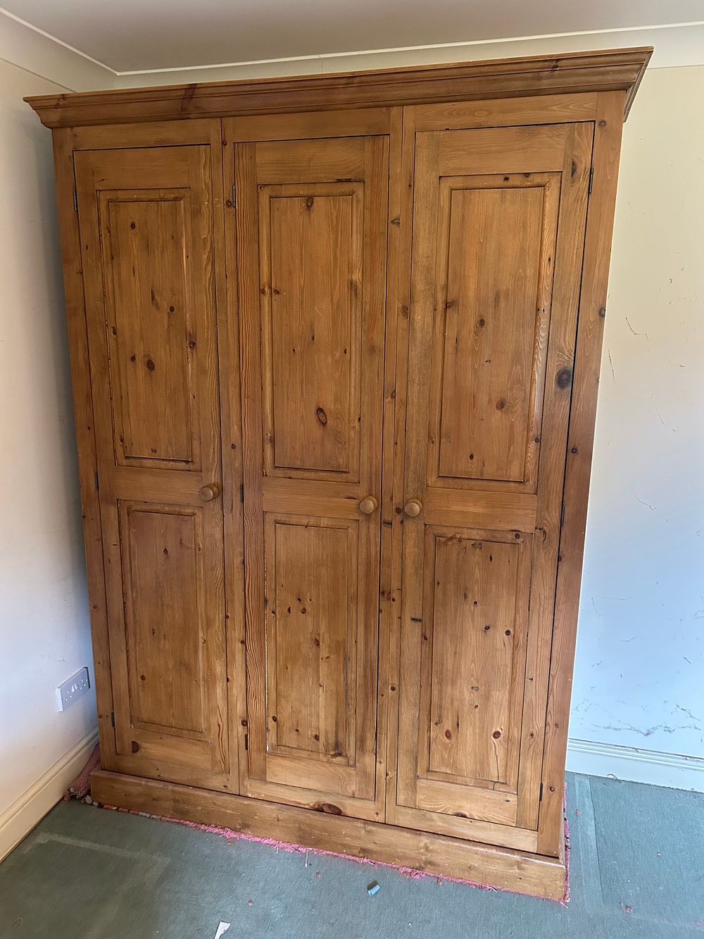 Lot 985: A Modern Country Style Pine Triple Compartment Clothes Storage Chest