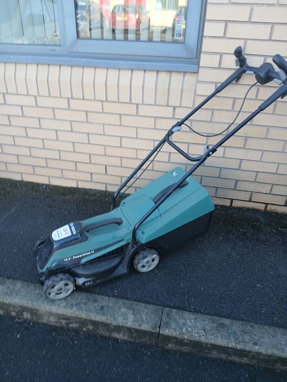 Lot 18: Bosch CityMower 18V-32-300 Rotary Lawnmower