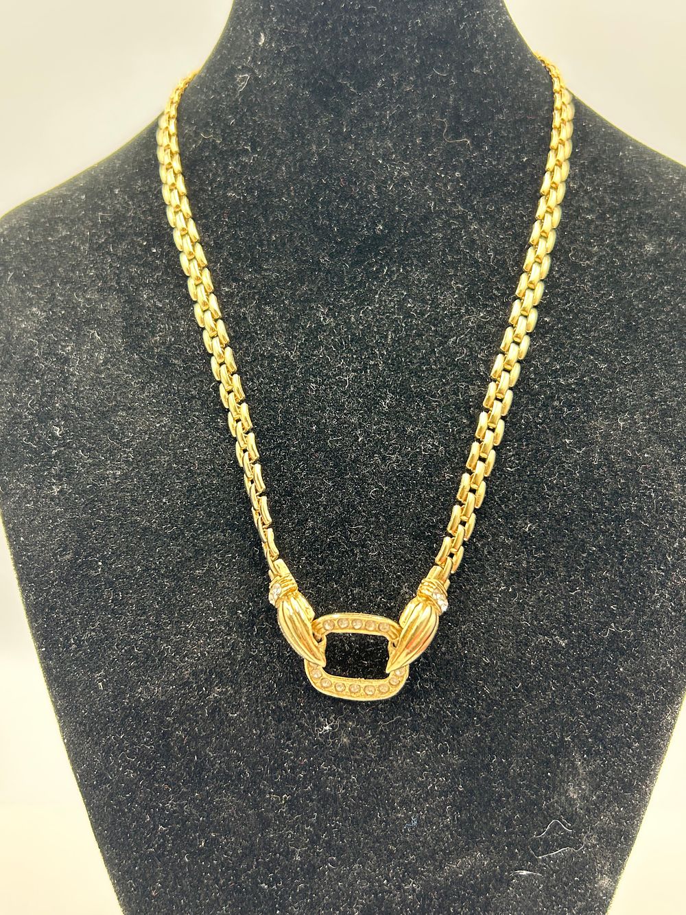 Lot 112: Pierre Cardin Gilt Metal Effect Panther Link Collar Necklace