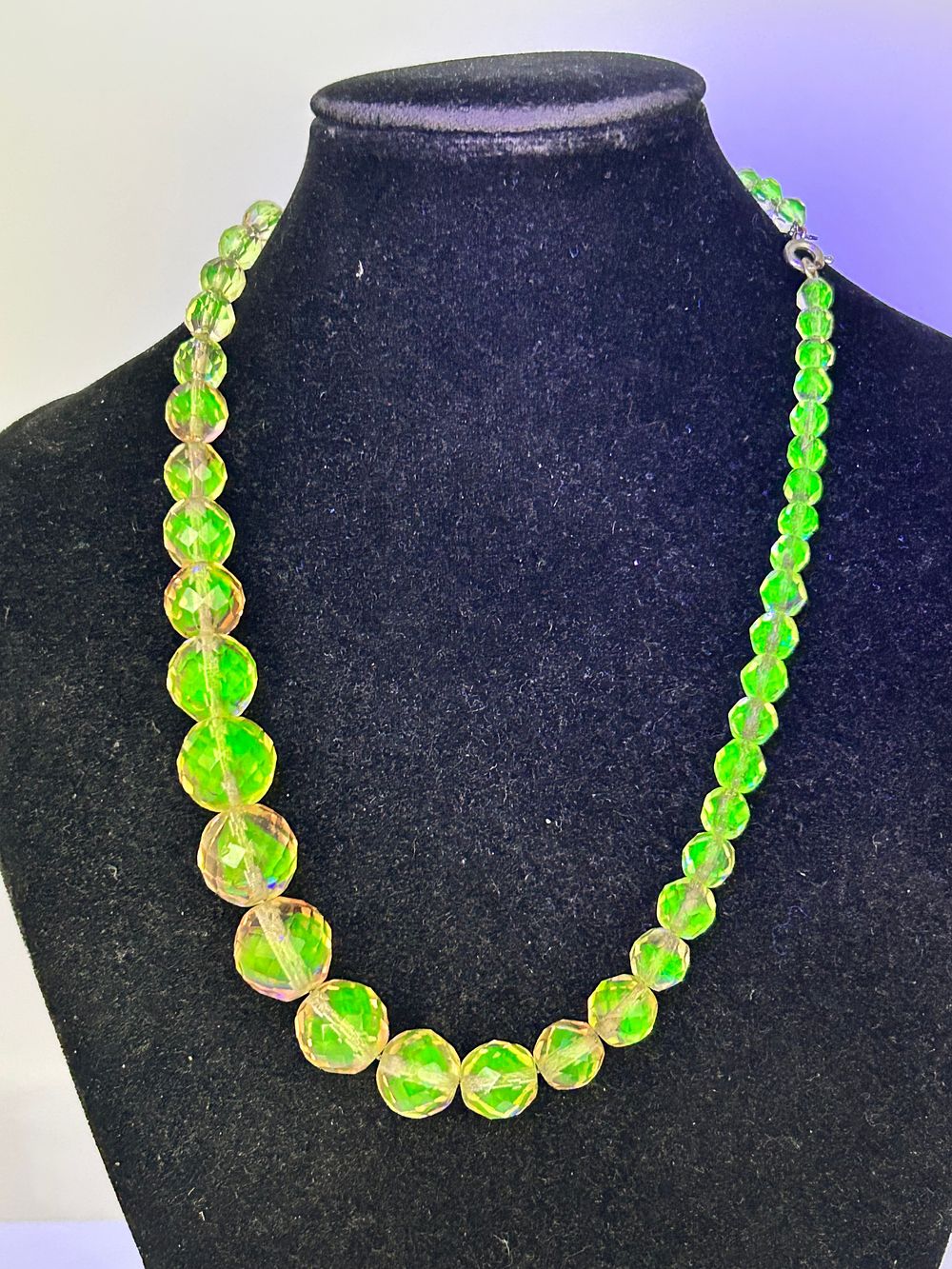 Lot 115: Art Deco Uranium Graduated Faceted Glass Bead Necklace