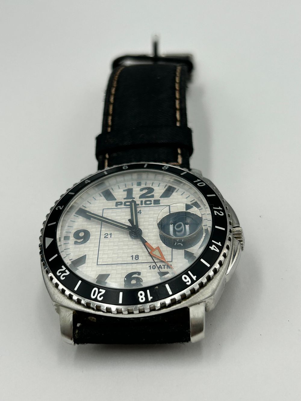 Lot 132: Police 10969J Stainless Steel GMT Style Wristwatch