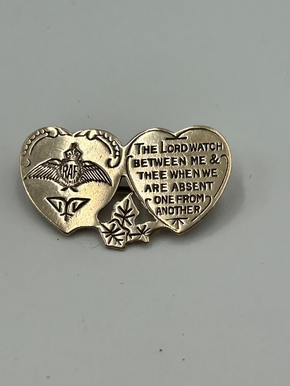 Lot 135: Second World War Period Yellow Metal RAF Sweetheart Brooch, 4.8g