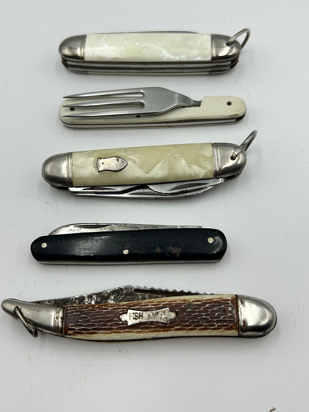 Lot 233: An Assortment of Vintage Pocket Knives and Folding Tools