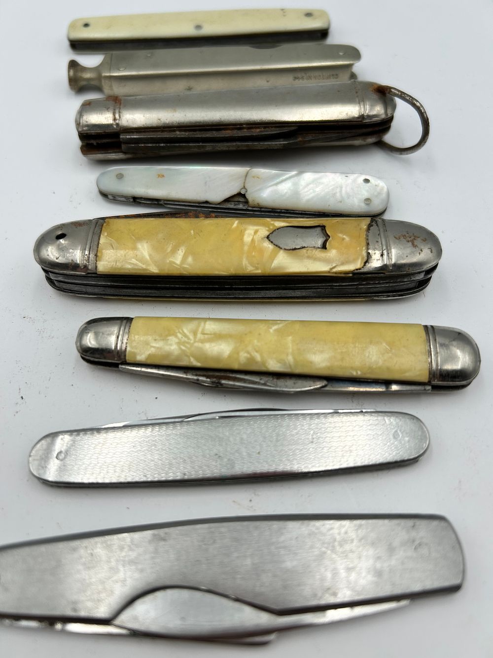 Lot 234: A Collection of Vintage Folding Pocket Knives and Utility Tools including Clifton No. 94e