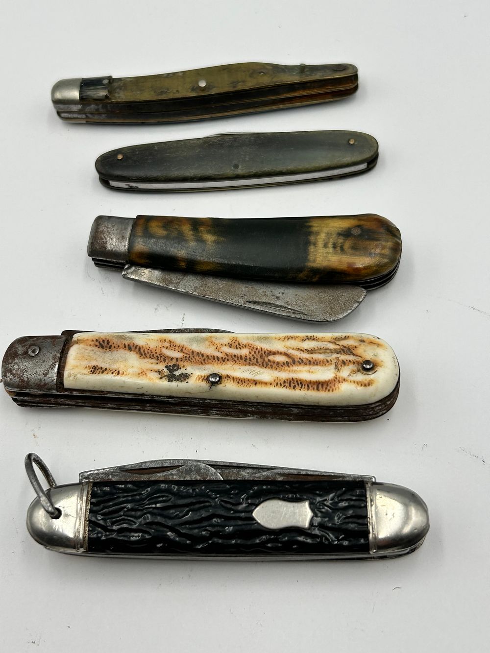 Lot 239: An Assortment of Vintage Pocket Knives including Sheffield? Horn and Jigged Bone Examples