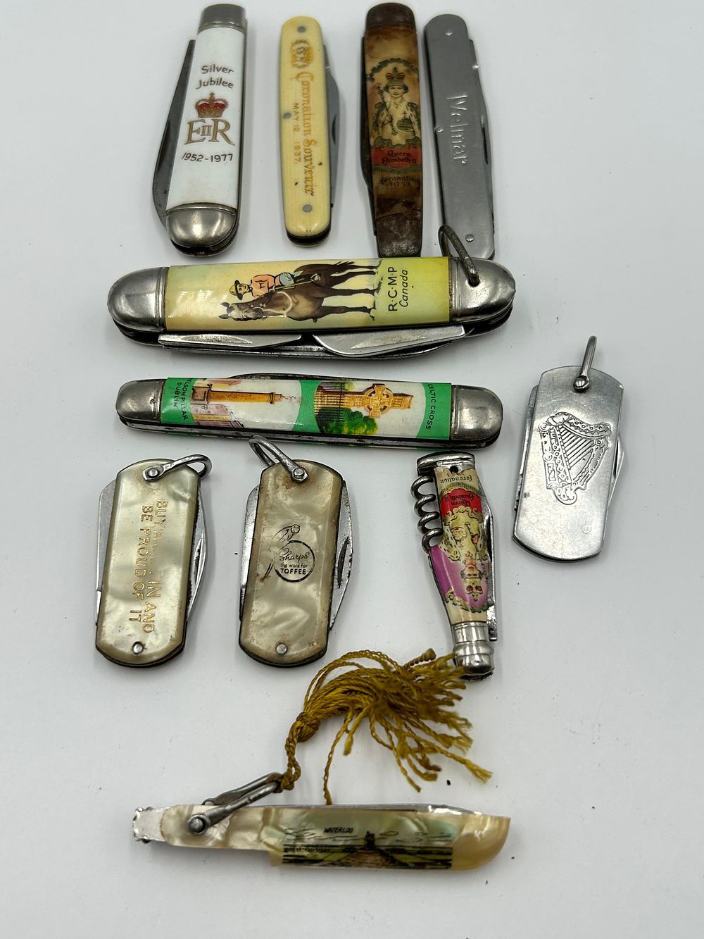 Lot 245: A Collection of British Royal Commemorative and Advertising Souvenir Pocket Knives