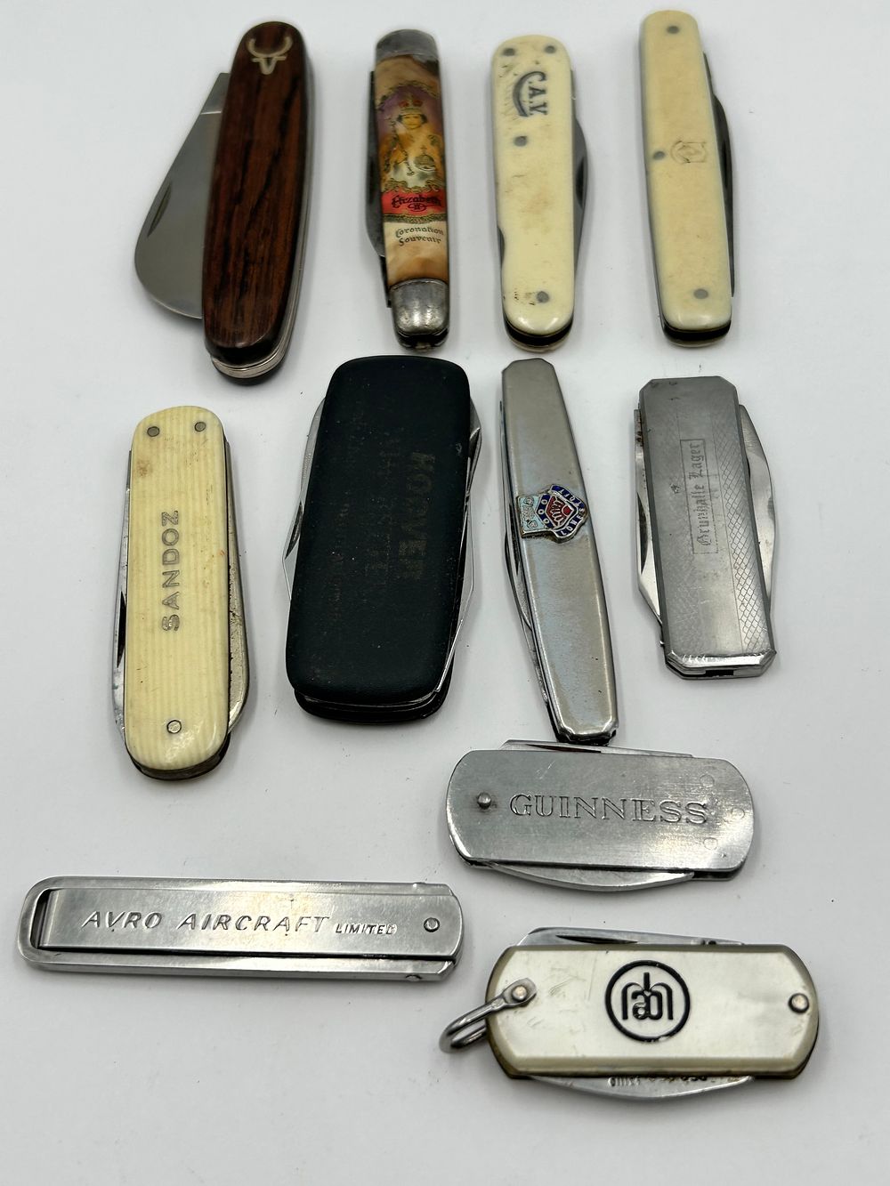 Lot 246: A Collection of Advertising and Commemorative Folding Pocket Knives
