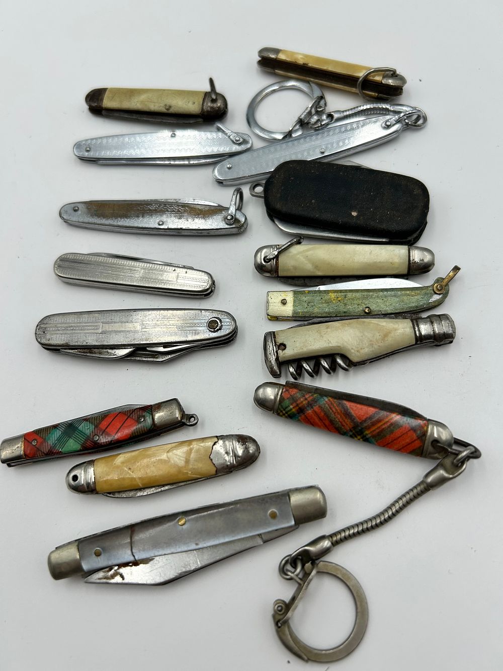 Lot 258: A Collection of Vintage Folding Pocket and Keychain Knives