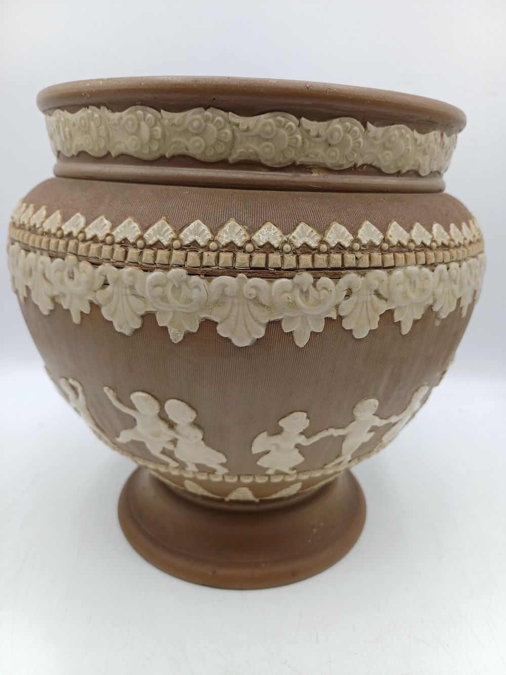 Lot 314: Doulton Silicon Lambeth Stoneware Footed Jardiniere, 1883