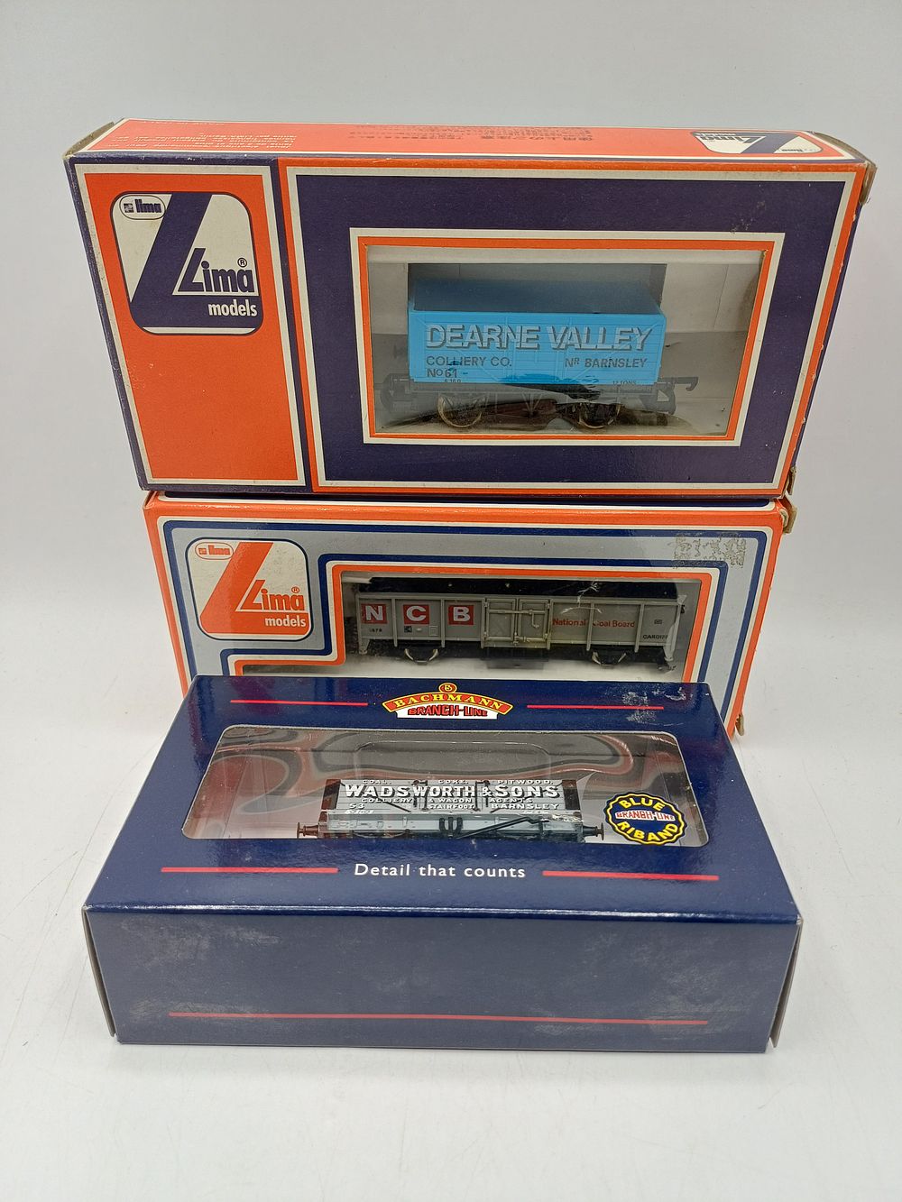 Lot 327: Three Lima Models and Bachmann Branch-Line OO Gauge Railway Freight Wagons