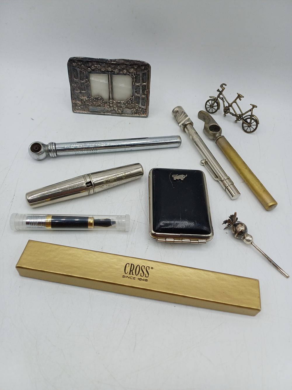 Lot 352: A Collection of Vintage Items  Inc Desk Accessories and Collectibles