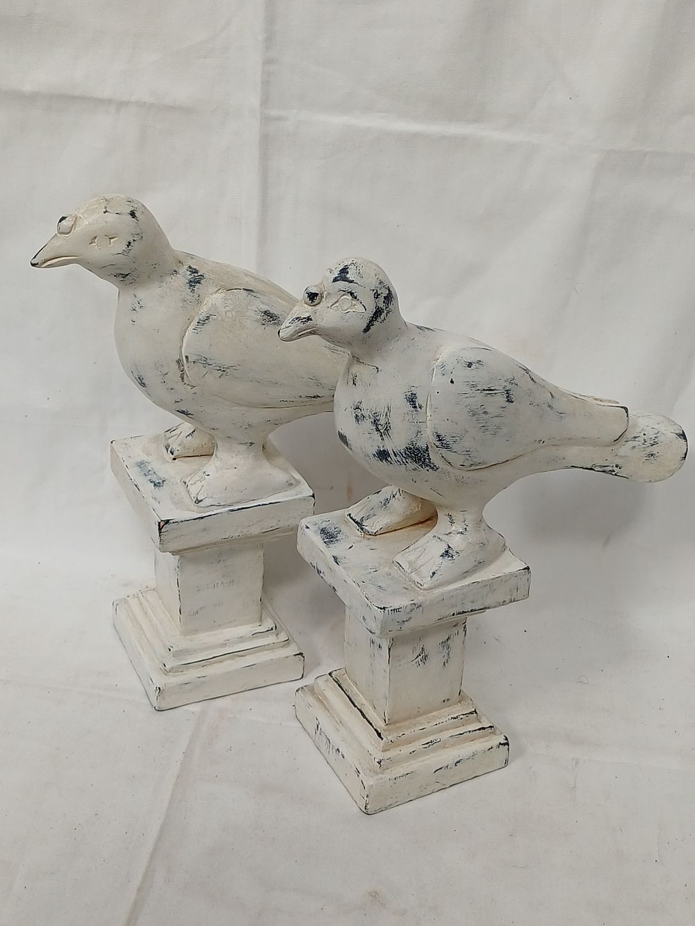Lot 410: A Pair of Wood Dove? / Pigeon? Sculptures on Pedestals, 34 cm