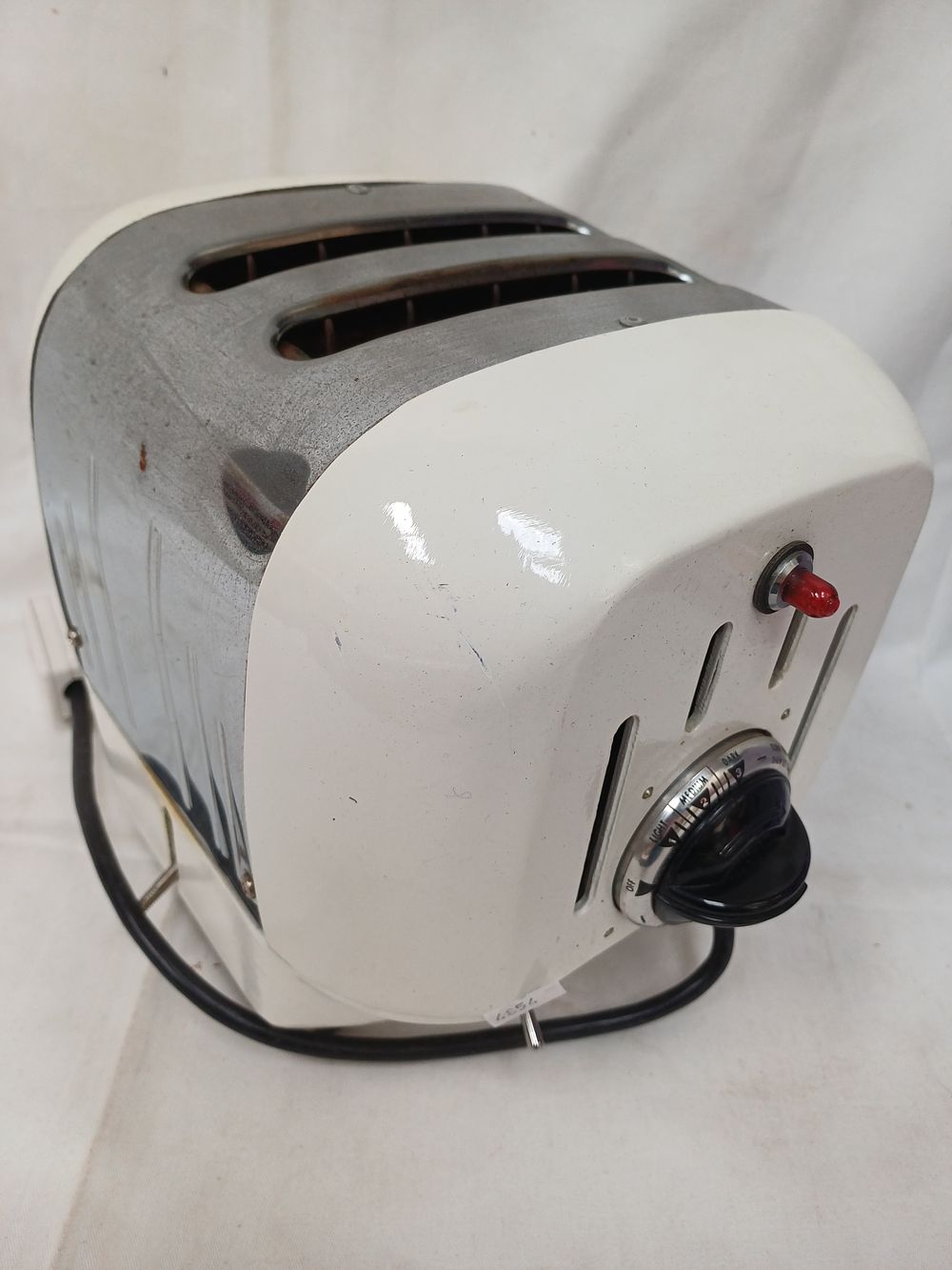 Lot 443: Dualit Model 2 Two Slot Electric Toaster, White Enamel and Metal Effect