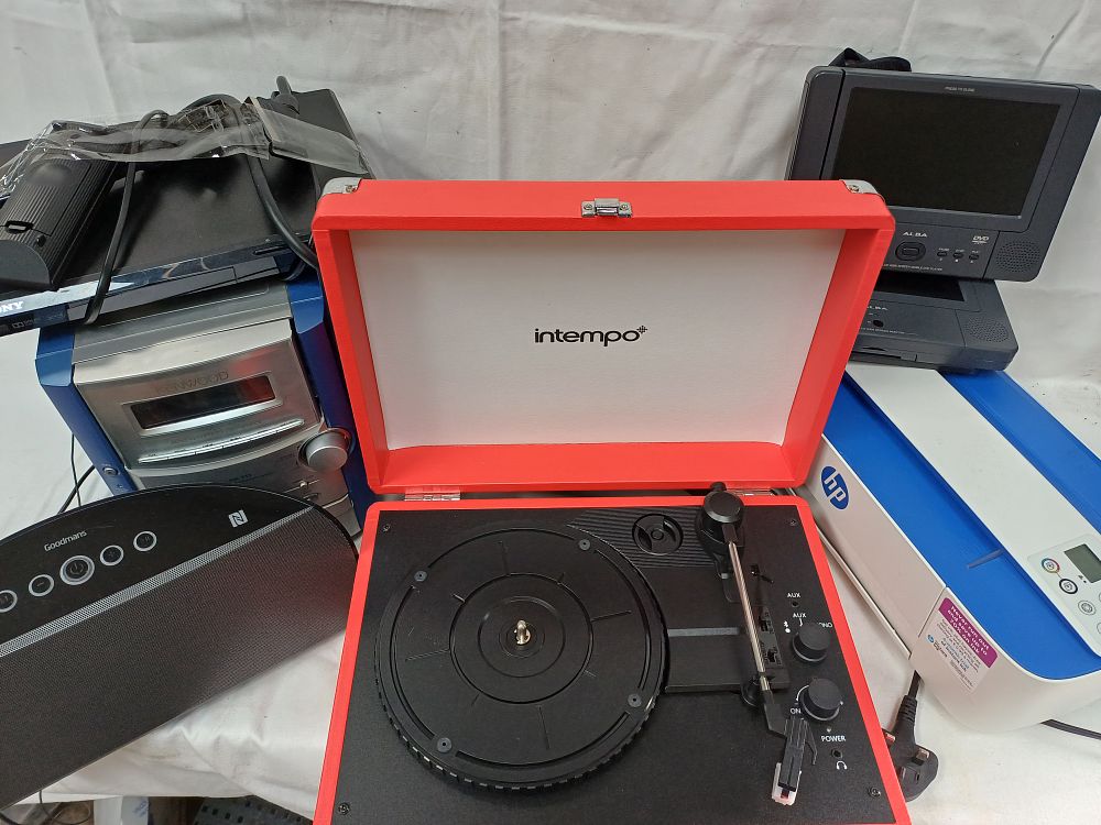 Lot 460: An Assortment of Consumer Electronics and Audio Equipment