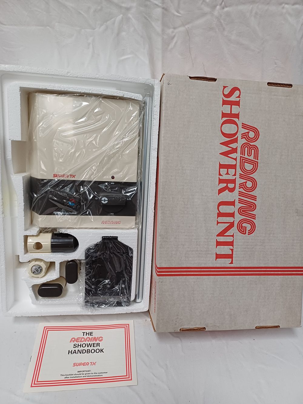 Lot 481: Redring Super 7X Plastic and Metal Electric Shower Unit S7X