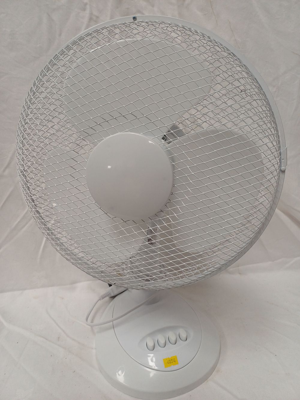 Lot 489: White Plastic Three Blade Oscillating Electric Desk Fan