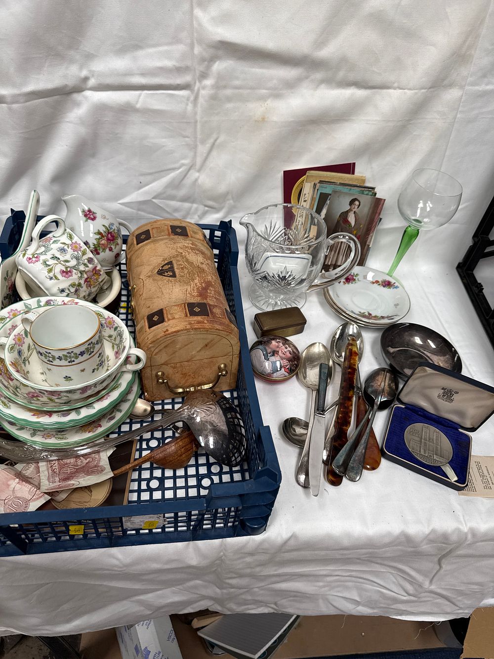 Lot 511: A Collection of Ceramic Tea Wares, Westminster Abbey Commemorative Medal and Ephemera