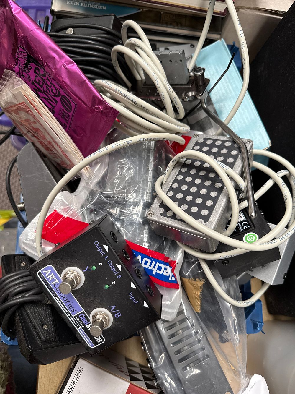 Lot 518: ART CoolSwitch A/B-Y Switch and Behringer MicroHD HD400 With Assorted Accessories