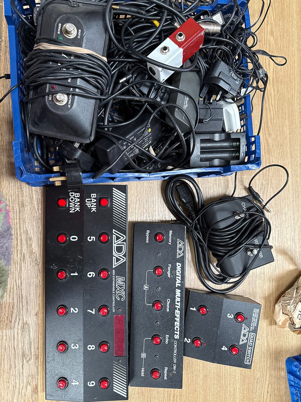 Lot 523: ADA MXC MIDI Expandable Controller and Expansion Set with Accessories