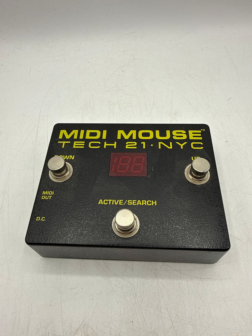 Lot 524: Tech 21 MIDI Mouse Metal Foot Controller