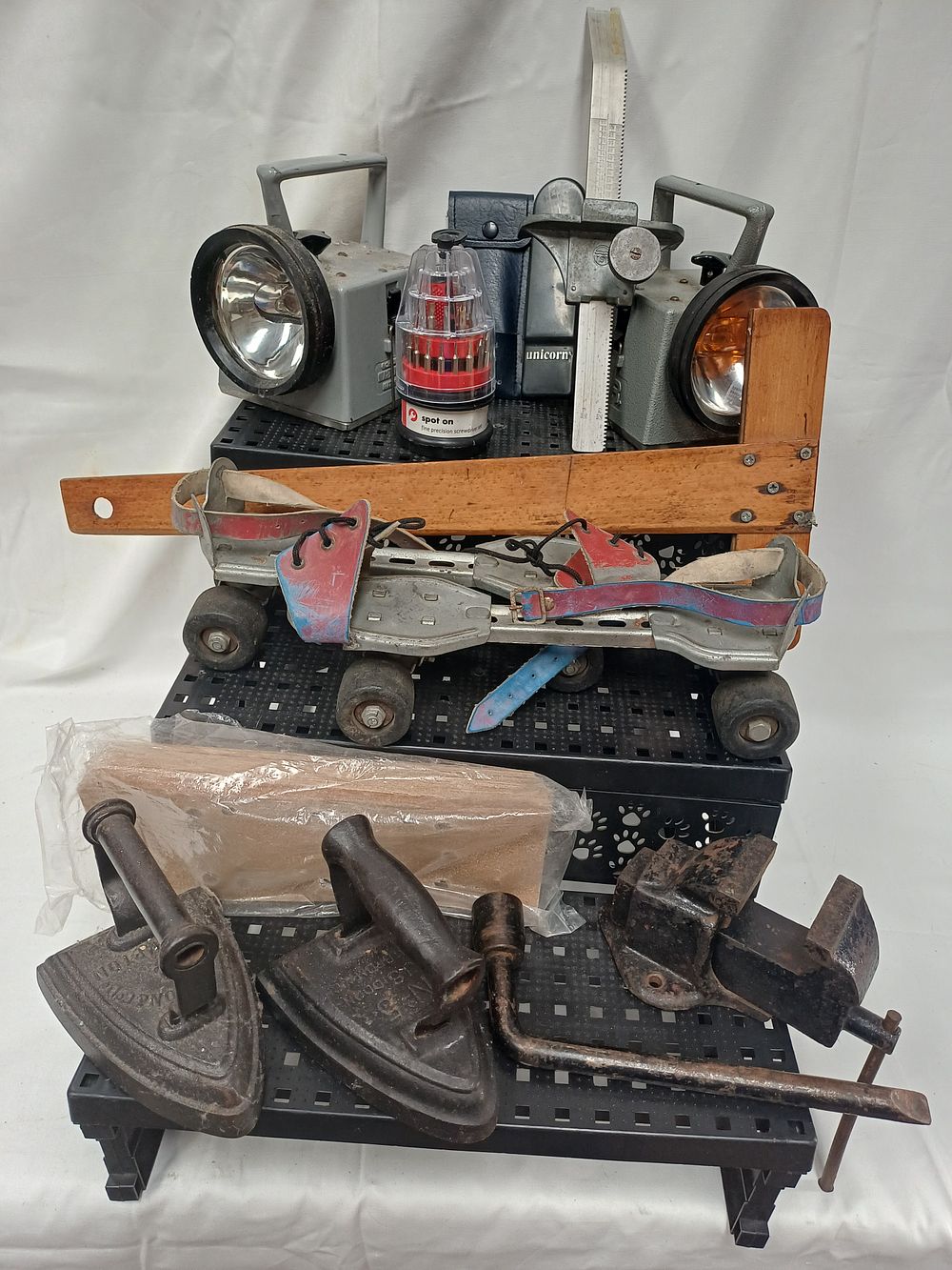 Lot 542: Siddons West Bromwich? Cast Iron Sad Irons and Workshop Collection