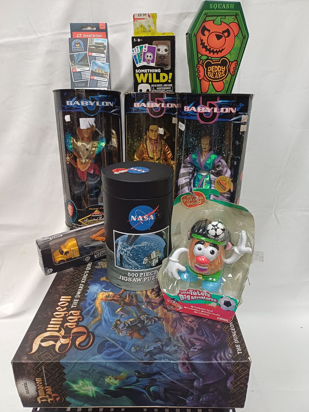 Lot 543: A Collection of Modern Toys and Games including Babylon 5 Action Figures