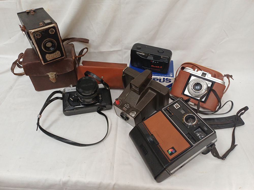 Lot 575: A Collection of Vintage Fujica, Kodak, Agfa, Polaroid and Olympus Cameras