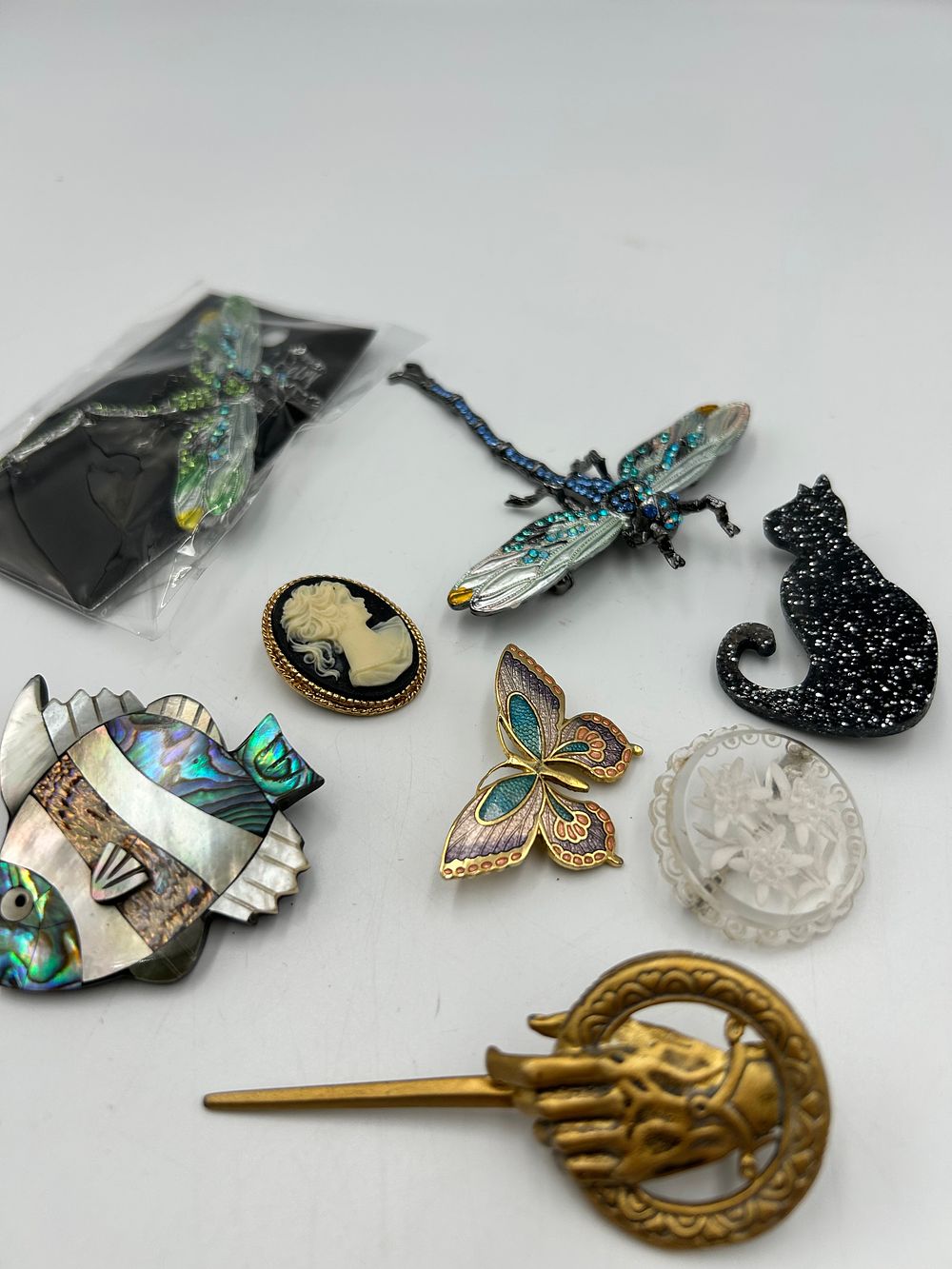 Lot 630: An Assortment of Contemporary Enamelled, Resin and Gilt-Metal Effect Brooches