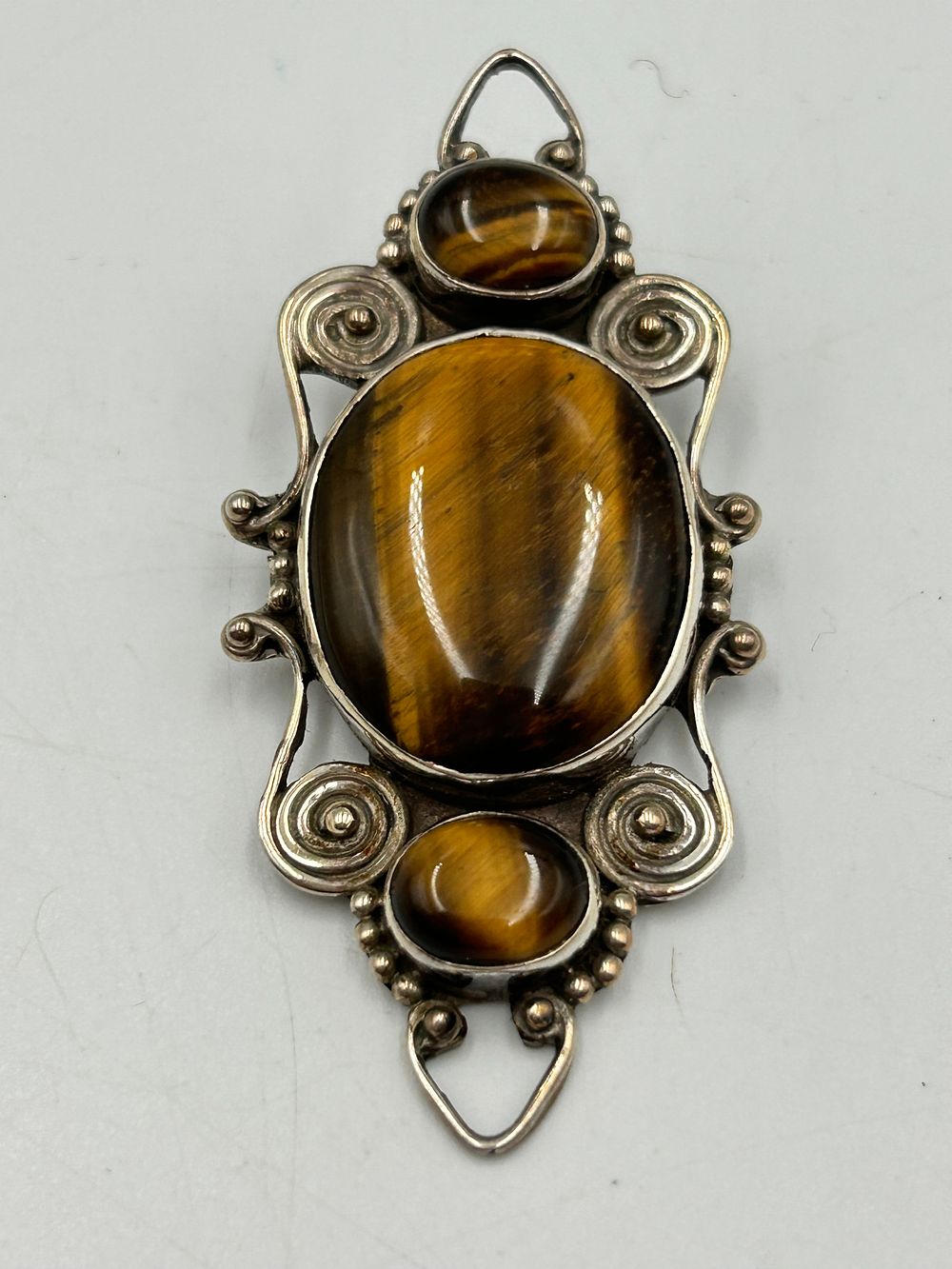 Lot 637: Vintage Sterling Silver? and Tiger's Eye Pendant Brooch.