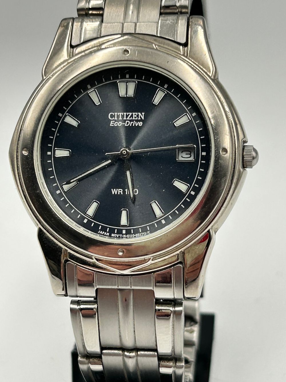 Lot 657: Citizen Eco-Drive WR 100 Stainless Steel Wristwatch E110-N38686 CK