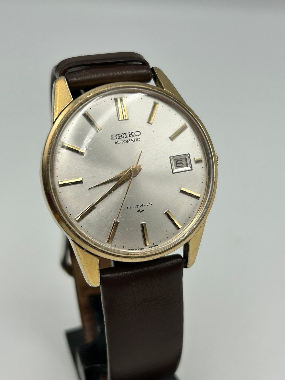 Lot 659: Seiko Automatic 7005-2000 Gilt-Metal Effect Wristwatch