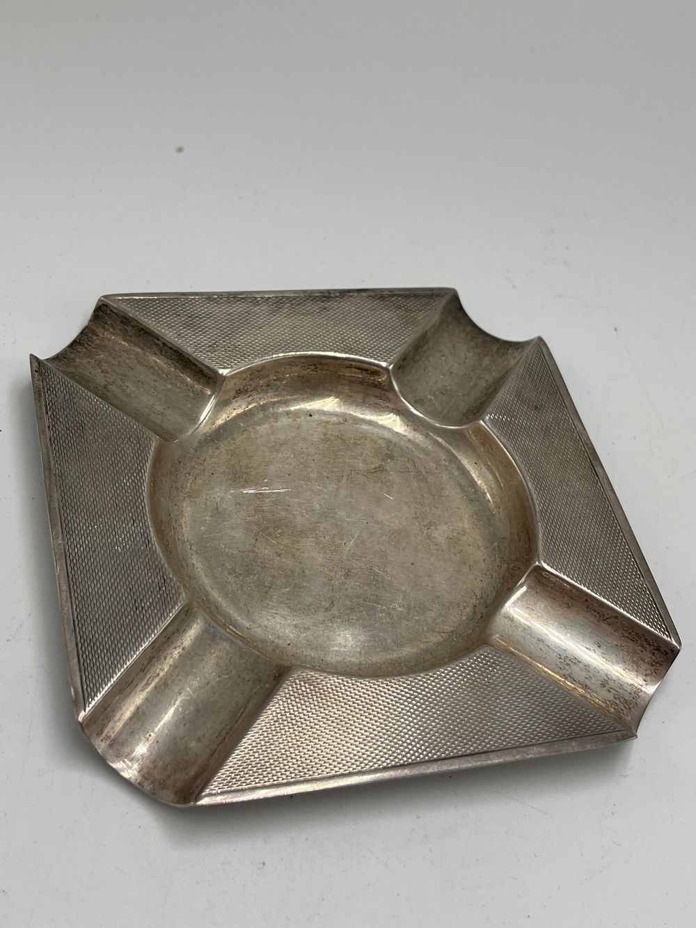 Lot 676: Art Deco Sterling Silver Ashtray by Mappin & Webb Ltd, Birmingham, 1932, 72.88g
