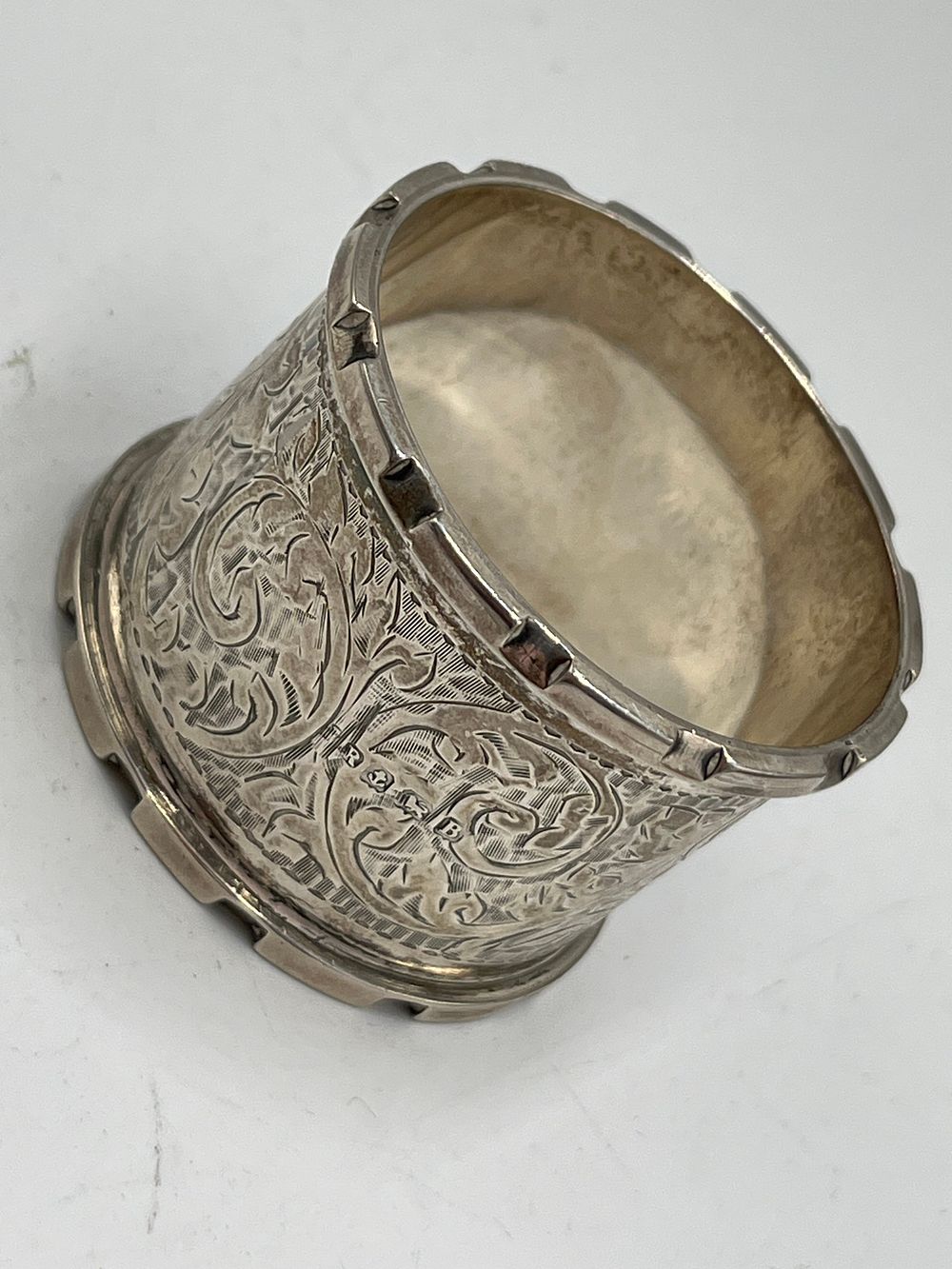 Lot 677: Edwardian Sterling Silver Napkin Ring by Rolason & Sheldon?, Birmingham, 1901, 34.22g