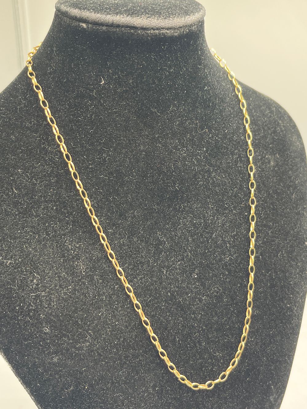 Lot 692: Nine Carat Yellow Gold Cable Link Chain Necklace, 3.76g