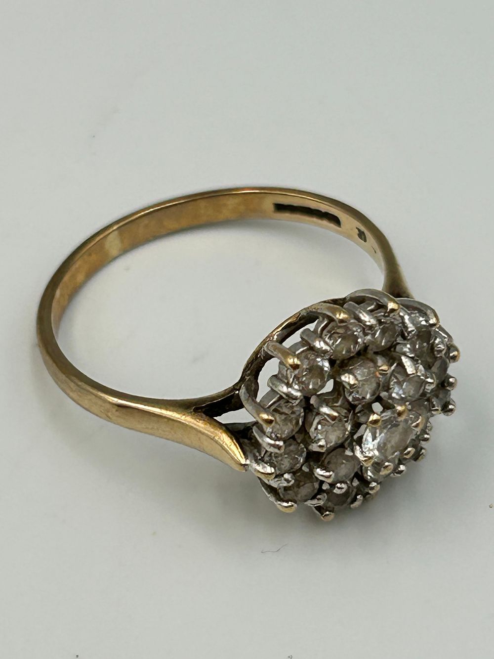 Lot 705: 9ct Yellow Gold and White Metal Cluster Ring with CZ, 3.39 g