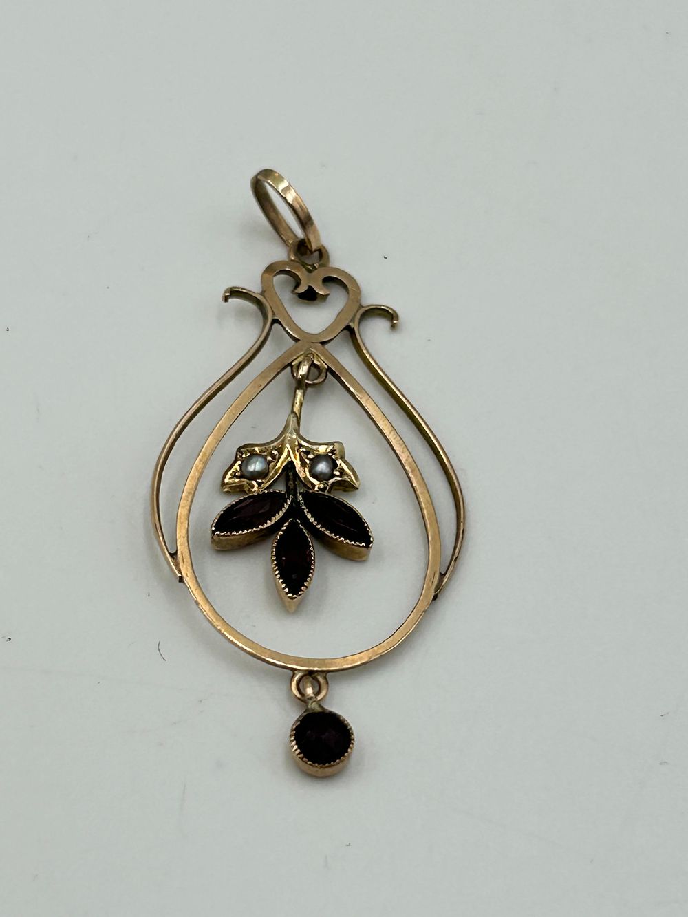 Lot 710: Art Nouveau 9ct Yellow Gold? Garnet and Seed Pearl Openwork Pendant, 1.35g