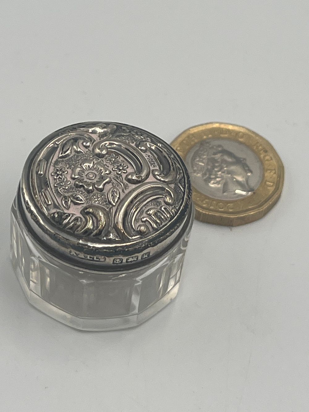 Lot 722: Edwardian Sterling Silver and Cut Glass Vanity Jar by W. B. & S ?, Birmingham, 1909