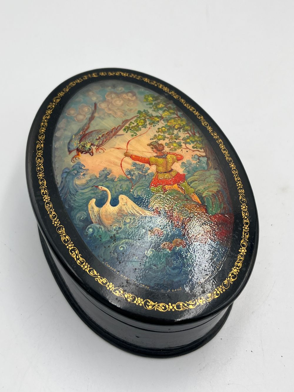 Lot 750: Kholuy Papier-Mâché Lacquer Box by L. Dobrynina?, 5" x 3.5"